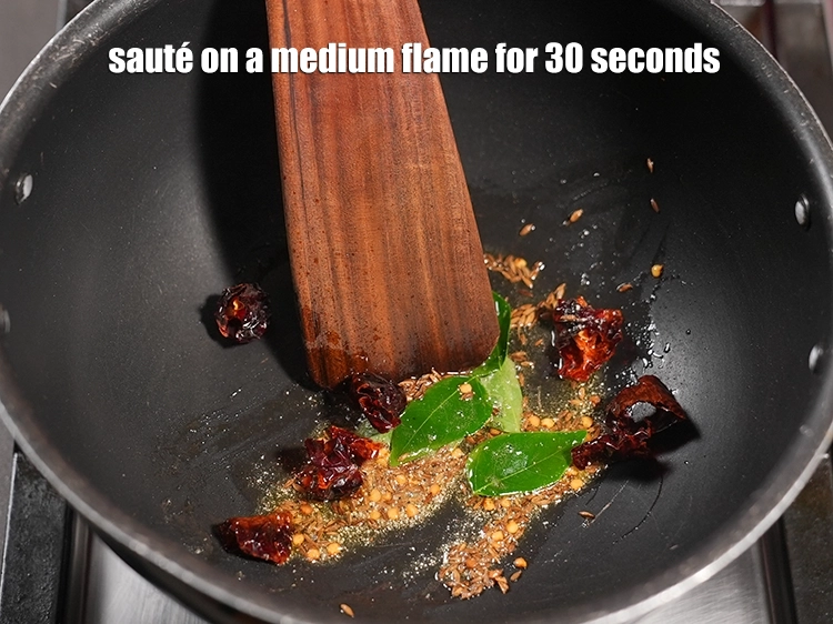 Step 21 – <p><span style="background-color:rgb(255,255,255);color:rgb(0,0,0);"><strong>Sauté </strong>on a medium flame for 30 seconds.</span></p>