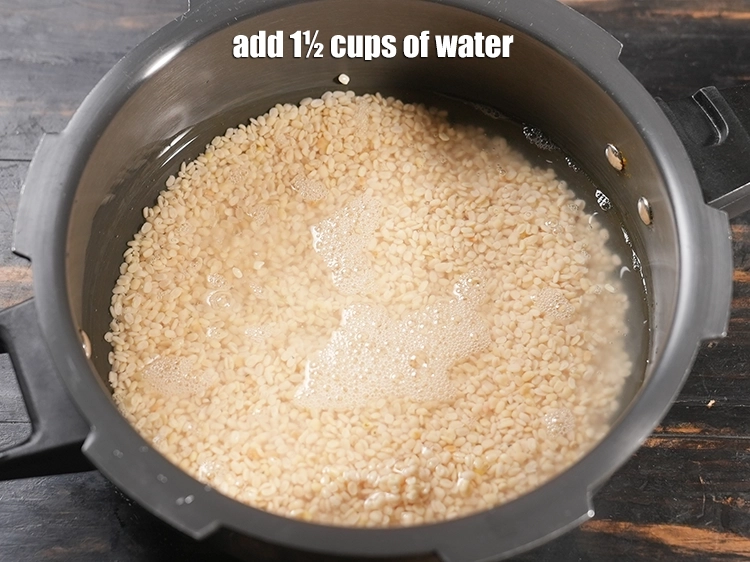 Step 10 – <p><span style="background-color:rgb(255,255,255);color:rgb(0,0,0);">Add 1½ cups of <strong>water</strong>.</span></p>