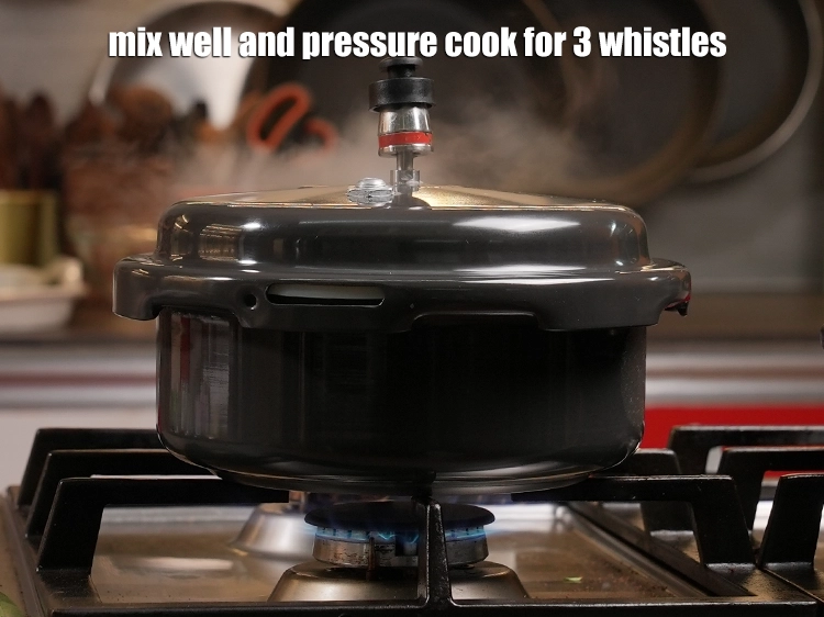 Step 11 – <p><span style="background-color:rgb(255,255,255);color:rgb(0,0,0);">Mix well and pressure cook for 3 whistles.</span></p>