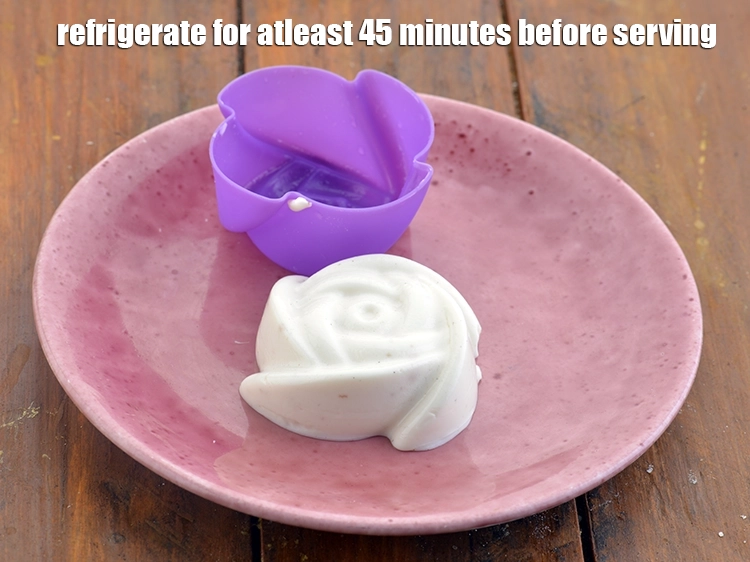 Step 4 – <p><span style="background-color:rgb(255,255,255);color:rgb(0,0,0);"><strong>Refrigerate</strong> for at least 45 minutes before serving.</span></p>