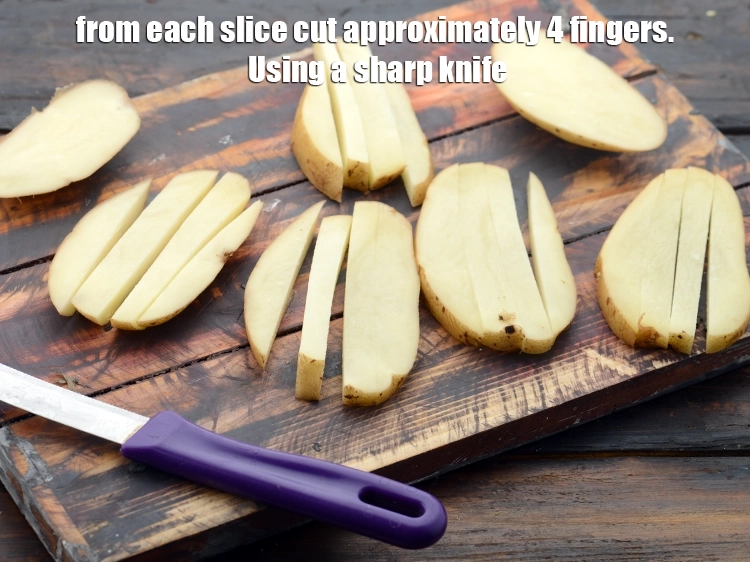 Step 4 – <p><span style="background-color:rgb(255,255,255);color:rgb(0,0,0);">From each slice cut approximately 4 fingers. Using a sharp knife.</span></p>