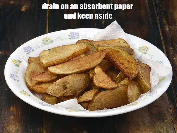 Step 7 – <p><span style="background-color:rgb(255,255,255);color:rgb(0,0,0);"><strong>Drain</strong> on an absorbent paper and keep aside.</span></p>