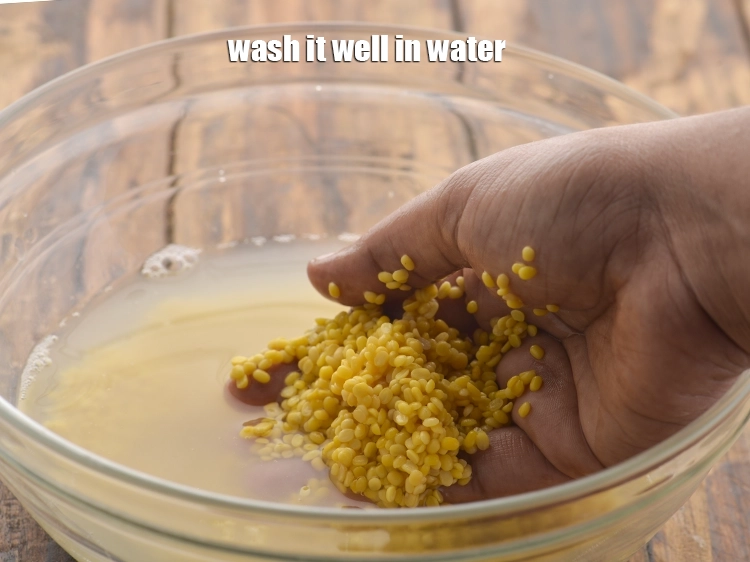 Step 3 – <p><strong>Wash</strong> it well in water.</p>