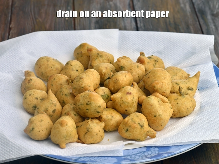 Step 11 – <p><span style="background-color:rgb(255,255,255);color:rgb(0,0,0);"><strong>Drain</strong> on an absorbent paper. Keep aside.</span></p>