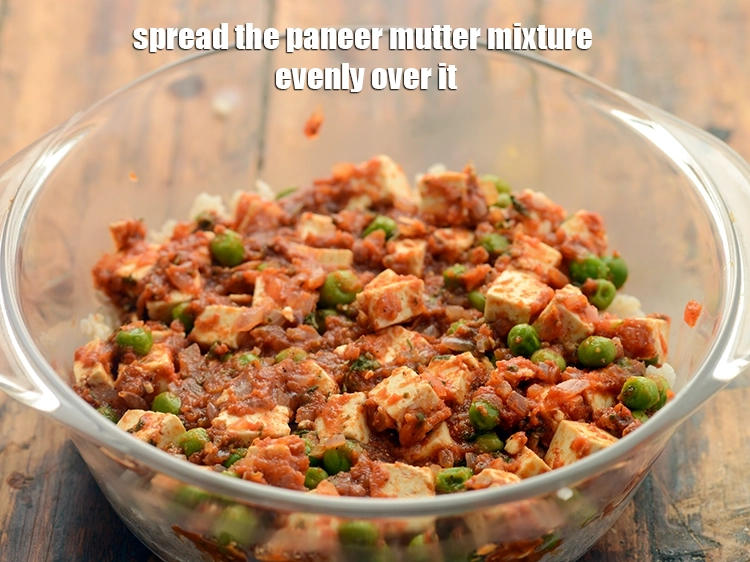 Step 31 – <p><strong>Spread</strong> the <strong>paneer mutter mixture</strong> evenly over it.</p>