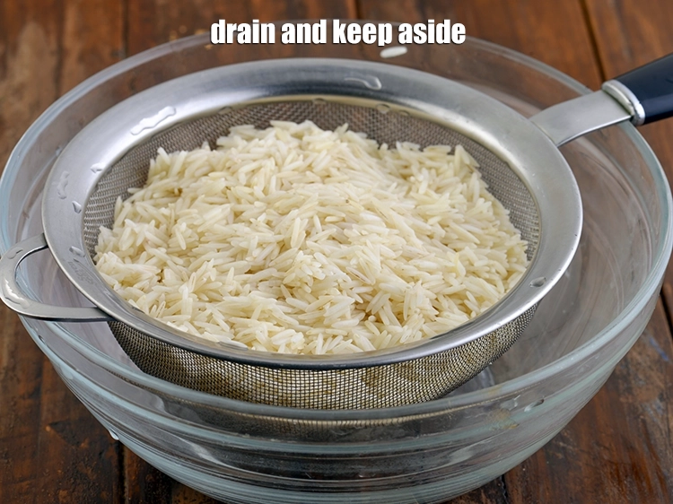 Step 5 – <p><span style="background-color:rgb(255,255,255);color:rgb(0,0,0);">Drain the <strong>basmati rice</strong> and keep aside..</span></p>