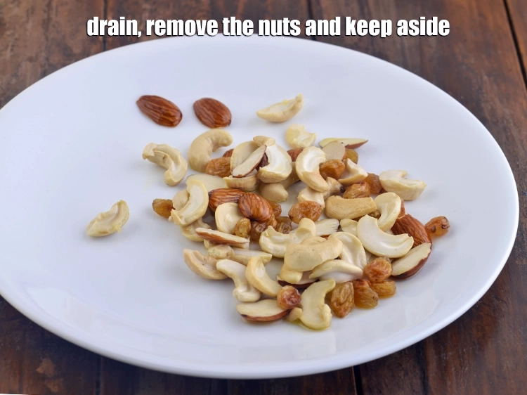 Step 9 – <p><span style="background-color:rgb(255,255,255);color:rgb(0,0,0);">Drain, remove the nuts and keep aside.</span></p>