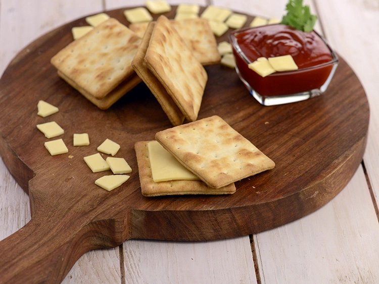 Step 9 – <p>Pack q<strong>uick kids cheese cracker sandwich for tiffins</strong> in an air-tight tiffin box.</p>