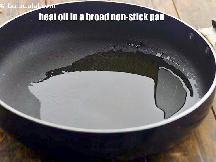 Step 2 – <p><span style="background-color:rgb(255,255,255);color:rgb(0,0,0);">Heat the 1 tsp </span><a href="https://www.tarladalal.com/glossary-oil-671i"><u>oil</u></a><span style="background-color:rgb(255,255,255);color:rgb(0,0,0);"> in a broad non-stick pan.</span></p>