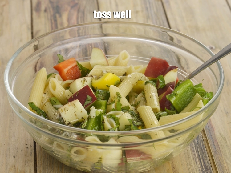 Step 3 – <p><span style="background-color:rgb(255,255,255);color:rgb(0,0,0);">Toss well.</span></p>