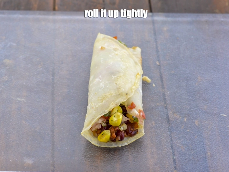 Step 12 – <p><span style="background-color:rgb(255,255,255);color:rgb(0,0,0);"><strong>Roll </strong>it up tightly. Repeat steps 2 to 5 to make 4 more crêpes</span></p>