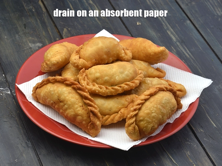 Step 19 – <p><span style="background-color:rgb(255,255,255);color:rgb(0,0,0);">Deep-fry, a few<strong> ghughras</strong> at a time on a slow flame till they turn …