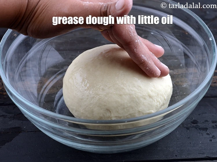 Step 6 – <p><span style="background-color:rgb(255,255,255);color:rgb(0,0,0);">Knead again using the oil till smooth.</span></p>