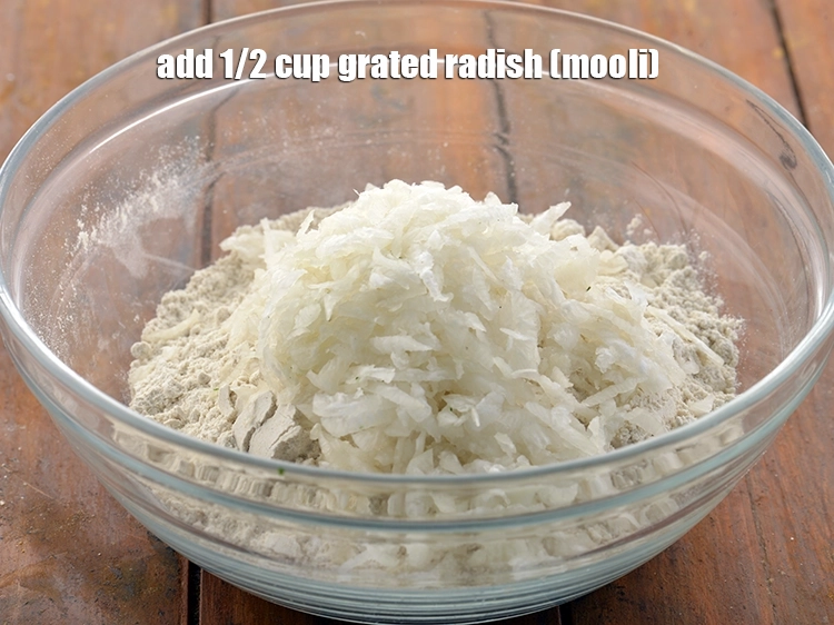 Step 2 – <p>Add the <span style="background-color:rgb(255,255,255);color:rgb(0,0,0);">1/2 cup </span><a href="https://www.tarladalal.com/glossary-radish-mooli-mula-muli-502i#ing_2412"><u>grated radish (mooli)</u></a><u>.</u></p>