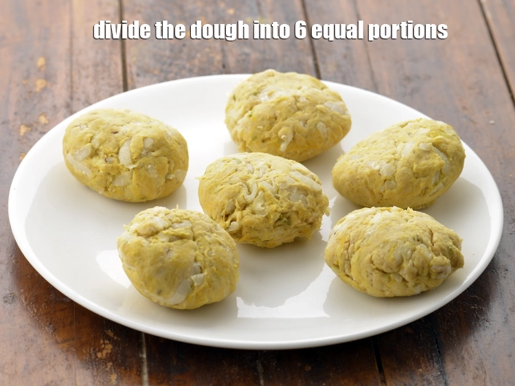 Step 4 – <p><span style="background-color:rgb(255,255,255);color:rgb(0,0,0);">Divide the <strong>dough</strong> into 6 equal portions.</span></p>