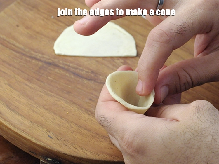 Step 14 – <p><span style="background-color:rgb(255,255,255);color:rgb(0,0,0);">Join the edges to make a cone.</span></p>