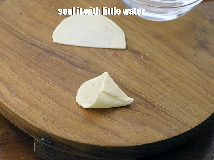 Step 15 – <p><span style="background-color:rgb(255,255,255);color:rgb(0,0,0);"><strong>Seal</strong> it with little water.</span></p>