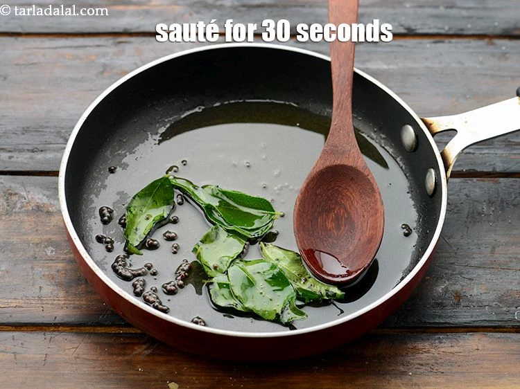 Step 33 – <p><span style="background-color:rgb(255,255,255);color:rgb(0,0,0);">Sauté on a medium flame for 30 seconds.&nbsp;</span></p>