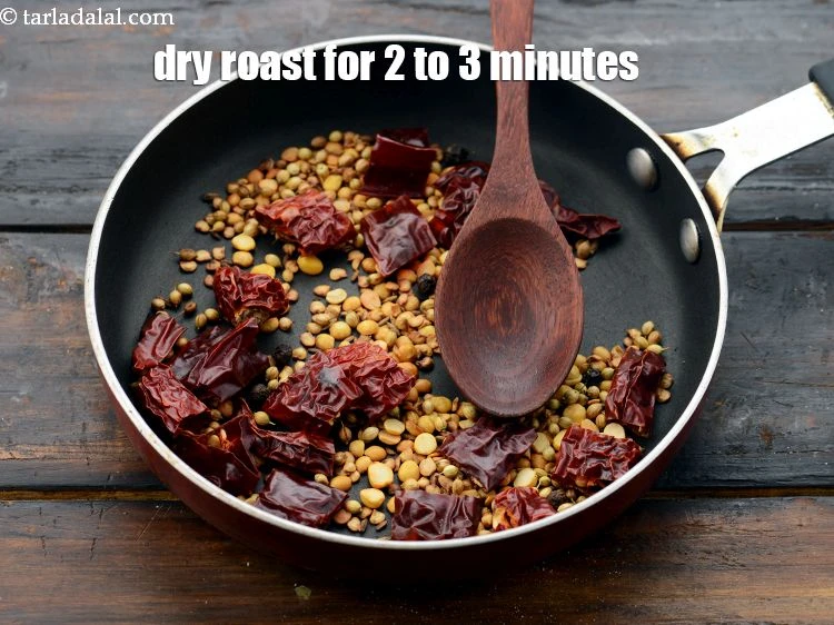 Step 9 – <p><span style="background-color:rgb(255,255,255);color:rgb(0,0,0);">Dry roast on a medium flame for 2 to 3 minutes.</span></p>