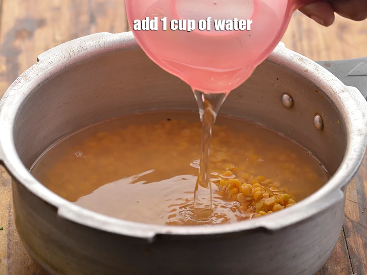 Step 6 – <p>Add the <span style="background-color:rgb(255,255,255);color:rgb(0,0,0);">1 cup of <strong>water</strong> and mix well.</span></p>