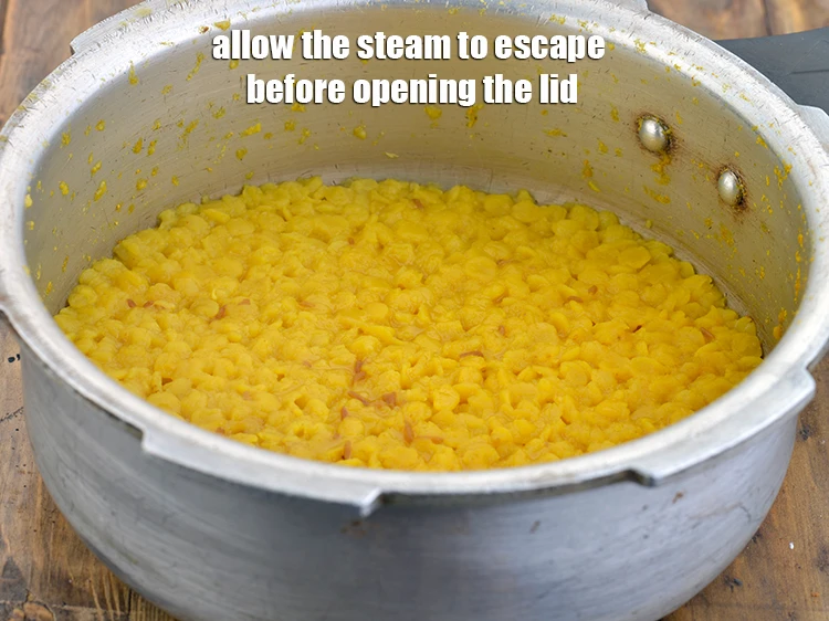 Step 8 – <p><span style="background-color:rgb(255,255,255);color:rgb(0,0,0);">Allow the steam to escape before opening the lid.</span></p>