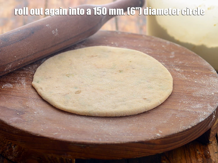 Step 18 – <p><span style="background-color:rgb(255,255,255);color:rgb(0,0,0);">Roll out again into a 150 mm. (6") diameter circle, using a little whole …