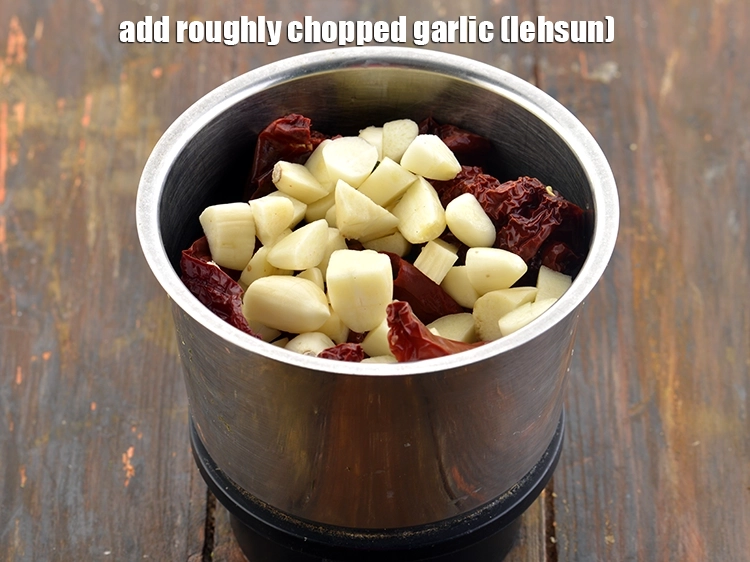 Step 10 – <p><span style="background-color:rgb(255,255,255);color:rgb(0,0,0);">Add the 1 tbsp. roughly </span><a href="https://www.tarladalal.com/glossary-garlic-lehsun-lahsun-348i#ing_2370"><u>chopped garlic (lehsun)</u></a></p>