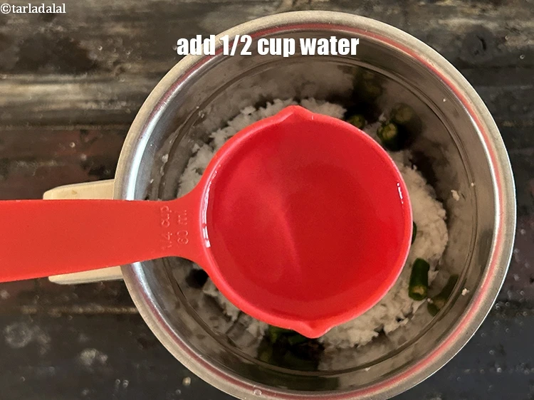 Step 4 – <p><span style="background-color:rgb(255,255,255);color:rgb(0,0,0);">Add 1 tbsp </span><a href="https://www.tarladalal.com/glossary-tamarind-pulp-tamarind-extract-imli-ka-pulp-838i"><u>tamarind (imli) pulp</u></a><u> and </u><span style="background-color:rgb(255,255,255);color:rgb(0,0,0);">Add&nbsp;</span><strong>1/2&nbsp;cup</strong><span style="background-color:rgb(255,255,255);color:rgb(0,0,0);">&nbsp;</span><a href="https://www.tarladalal.com/glossary-water-pani-647i"><u>water</u></a><span style="background-color:rgb(255,255,255);color:rgb(0,0,0);">.</span></p>