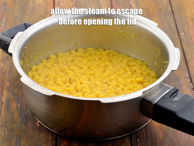 Step 9 – <p>Allow the steam to escape before opening the lid.</p>