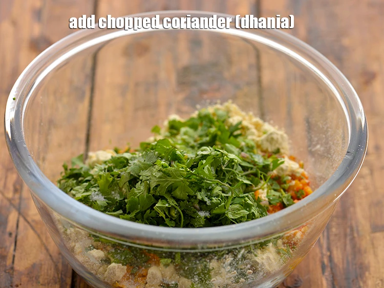 Step 18 – <p>Add 2 tbsp of <span style="background-color:rgb(255,255,255);color:rgb(0,0,0);">2 tbsp </span><a href="https://www.tarladalal.com/glossary-coriander-dhania-kothmir-369i#ing_2365"><u>chopped coriander (dhania)</u></a>.</p>