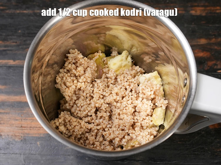 Step 3 – <p>Add <span style="background-color:rgb(255,255,255);color:rgb(0,0,0);">1/2 cup </span><a href="https://www.tarladalal.com/glossary-kodri-668i#ing_2960"><u>cooked kodri (varagu)</u></a><u>.</u></p>