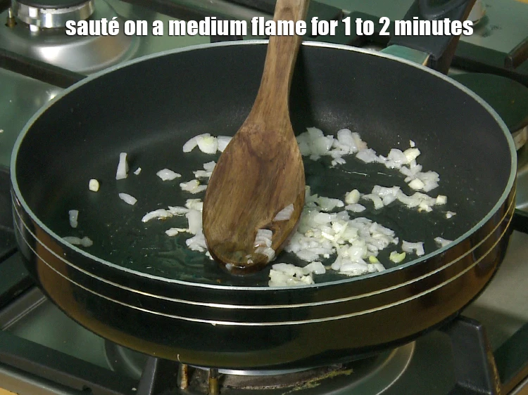 Step 17 – <p><span style="background-color:rgb(255,255,255);color:rgb(0,0,0);"><strong>Sauté</strong> on a medium flame for 1 to 2 minutes.</span></p>