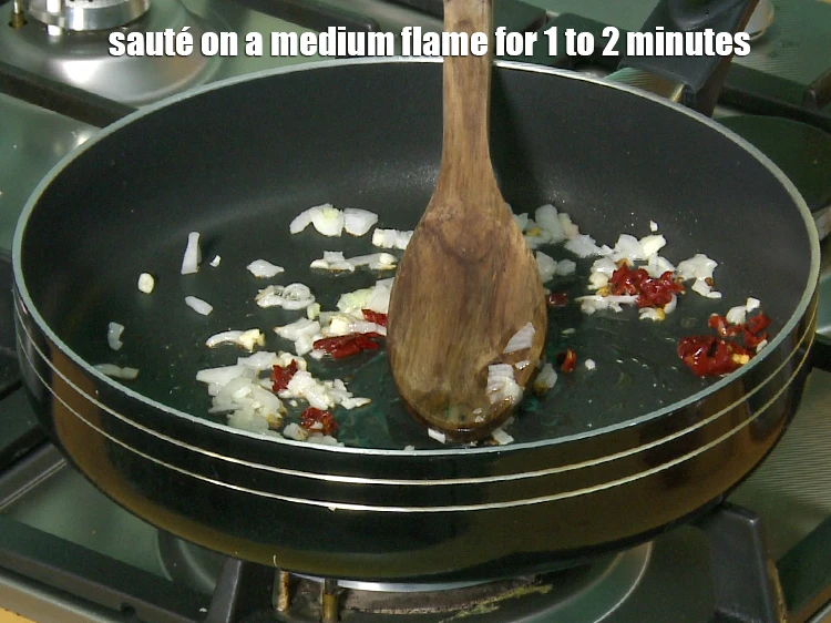 Step 19 – <p><span style="background-color:rgb(255,255,255);color:rgb(0,0,0);"><strong>Sauté </strong>on a medium flame for 1 to 2 minutes.</span></p>