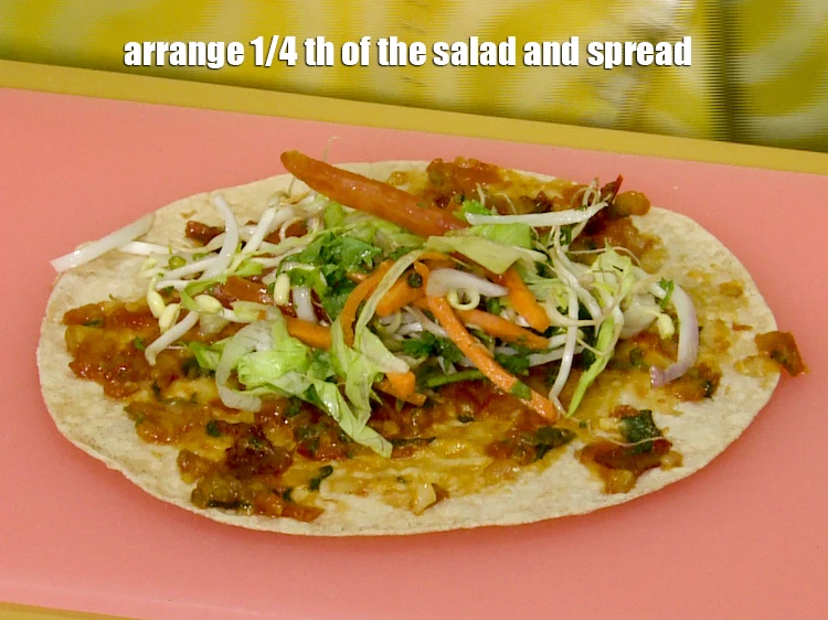 Step 42 – <p><span style="background-color:rgb(255,255,255);color:rgb(0,0,0);">Arrange 1/4 th of the <strong>salad</strong>.</span></p>