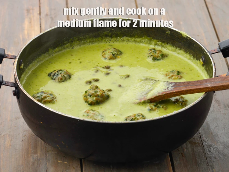 Step 29 – <p><span style="background-color:rgb(255,255,255);color:rgb(0,0,0);"><strong>Mix gently</strong> and <strong>cook</strong> on a medium flame for 2 minutes, while stirring occasionally.</span></p>
