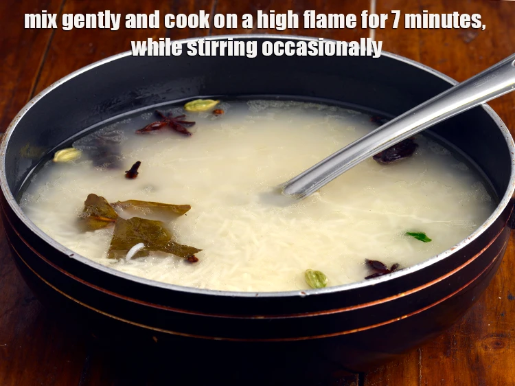 Step 7 – <p><span style="background-color:rgb(255,255,255);color:rgb(0,0,0);"><strong>Mix gently</strong> and <strong>cook</strong> on a high flame for 7 minutes, while stirring occasionally.</span></p>