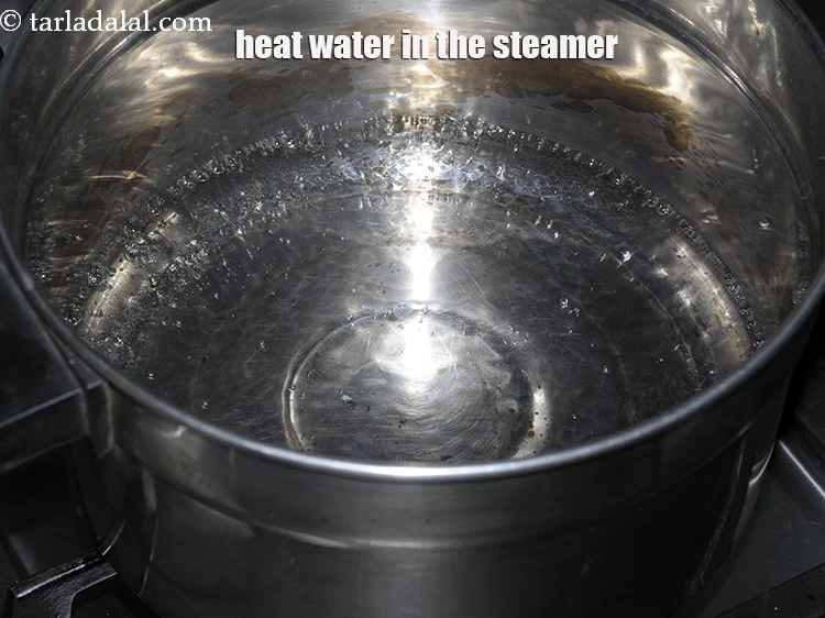 Step 14 – <p><span style="background-color:rgb(255,255,255);color:rgb(0,0,0);">Heat the</span><strong> water</strong><span style="background-color:rgb(255,255,255);color:rgb(0,0,0);"> in the </span><strong>steamer.</strong></p>