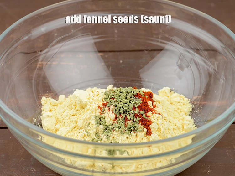 Step 5 – <p>Add <span style="background-color:rgb(255,255,255);color:rgb(0,0,0);">1 tsp </span><a href="https://www.tarladalal.com/glossary-fennel-seeds-saunf-sauf-410i"><u>fennel seeds (saunf)</u></a><u>.</u></p>