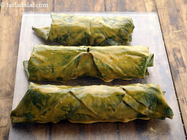 Step 24 – <p>Repeat steps 6 to 14 to make 2 more patra rolls.</p>