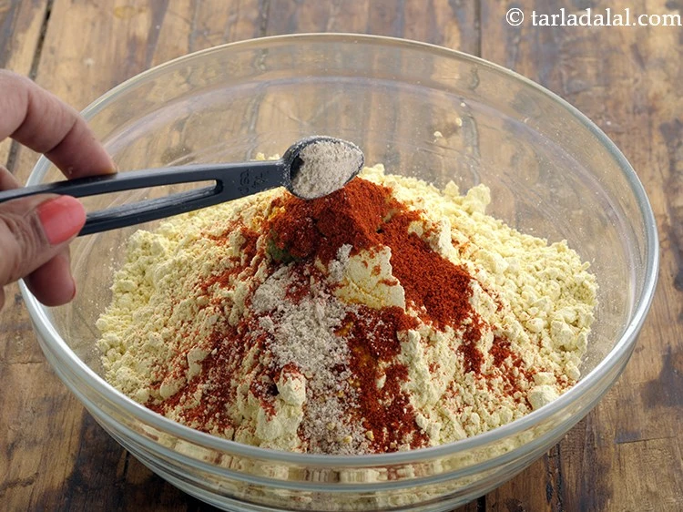 Step 5 – <p>Add <span style="background-color:rgb(255,255,255);color:rgb(0,0,0);">1/2 tsp </span><a href="https://www.tarladalal.com/glossary-asafoetida-hing-113i"><u>asafoetida (hing)</u></a></p>