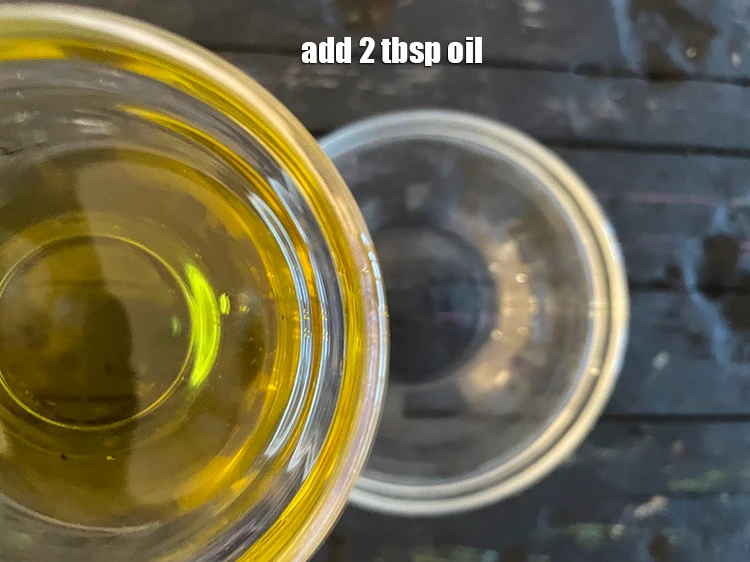 Step 2 – <p>Add <span style="background-color:rgb(255,255,255);color:rgb(0,0,0);">2 tbsp </span><a href="https://www.tarladalal.com/glossary-oil-671i"><u>oil</u></a><u>.</u></p>