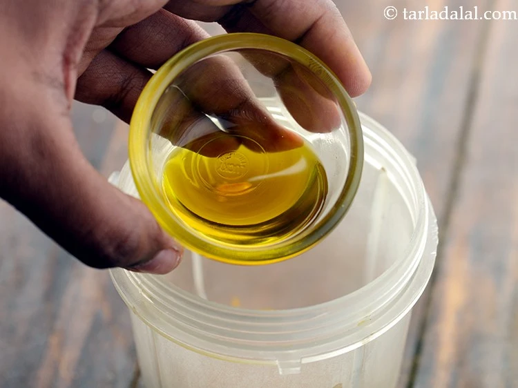 Step 9 – <p>Add mustard oil. If you add mustard oil, it makes it more achaari.</p>