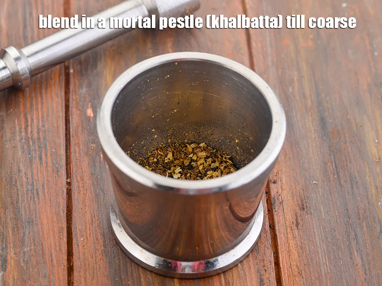 Step 2 – <p><span style="background-color:rgb(255,255,255);color:rgb(0,0,0);"><strong>Cool slightly</strong> and <strong>blend</strong> in a mortal pestle (khalbatta) till coarse.</span></p>