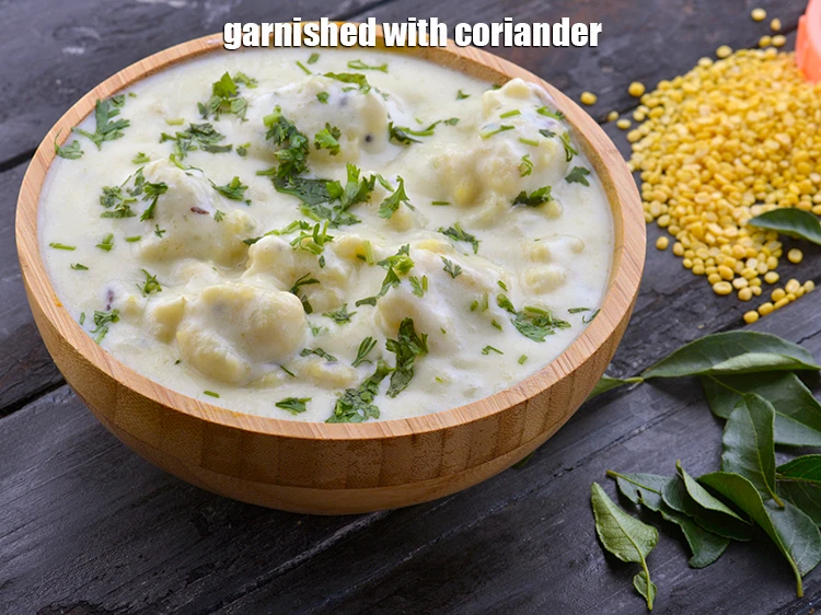 Step 35 – <p><span style="background-color:rgb(255,255,255);color:rgb(0,0,0);">Garnished with </span><a href="https://www.tarladalal.com/glossary-coriander-dhania-kothmir-369i#ing_2365"><u>chopped coriander (dhania)</u></a></p>