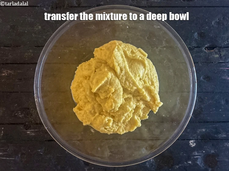 Step 4 – <p><span style="background-color:rgb(255,255,255);color:rgb(0,0,0);">Transfer the mixture to a deep bowl.</span></p>