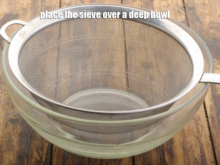 Step 2 – <p><span style="background-color:rgb(255,255,255);color:rgb(0,0,0);">Next to mix the dry ingredients, place the sieve over a deep bowl.</span></p>