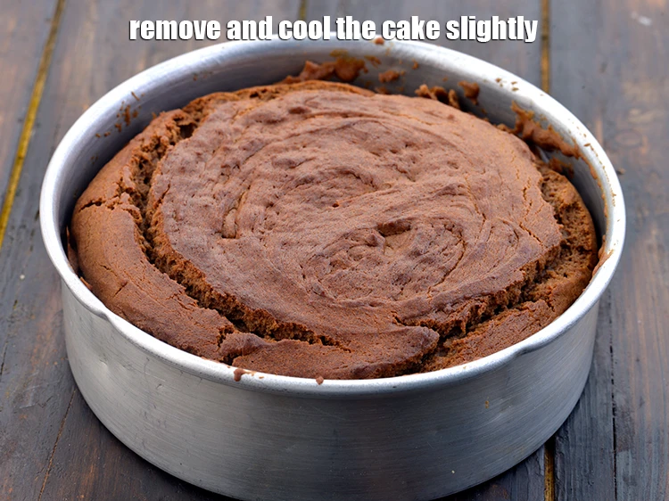 Step 21 – <p><span style="background-color:rgb(255,255,255);color:rgb(0,0,0);">Remove and cool the cake slightly.</span></p>