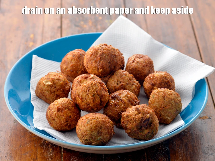 Step 10 – <p><strong>Drain</strong> on an absorbent paper and keep aside.</p>