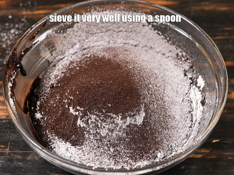 Step 11 – <p><span style="background-color:rgb(255,255,255);color:rgb(0,0,0);">Sieve it very well using a spoon.</span></p>