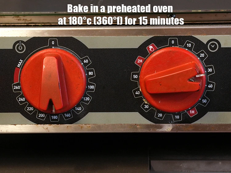 Step 14 – <p><span style="background-color:rgb(255,255,255);color:rgb(0,0,0);">Bake in a preheated oven at 180°c (360°f) for 15 minutes.</span></p>